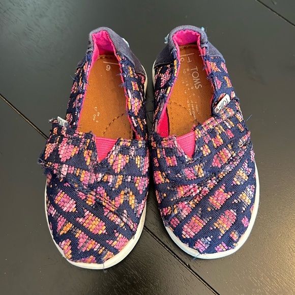 Toms slip on shoes - Size Toddler 6 - Picture 2 of 7